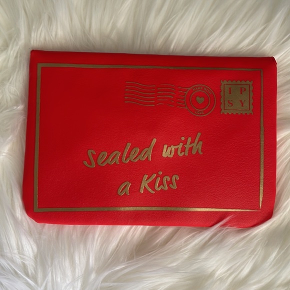 Ipsy Bag - Sealed with a Kiss - Picture 5 of 6